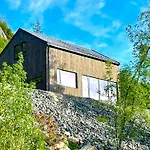 Cozy With View Over Avedalsvannet *