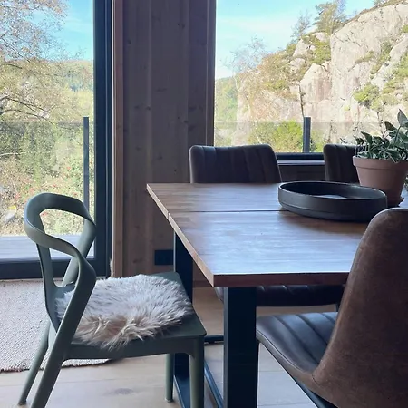 Vakantiehuis Cozy With View Over Avedalsvannet