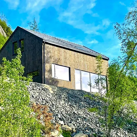 Cozy With View Over Avedalsvannet *