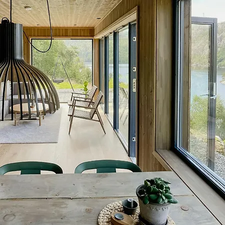 Cozy With View Over Avedalsvannet Feriehus