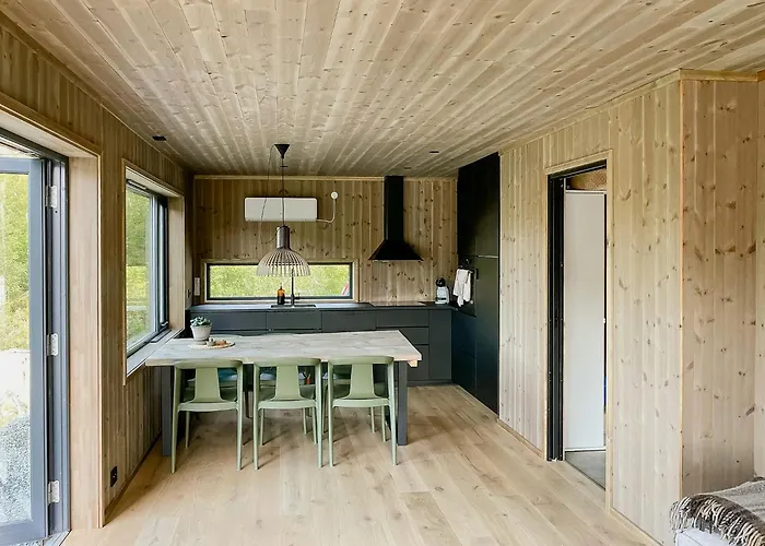 Cozy With View Over Avedalsvannet Feriehus *