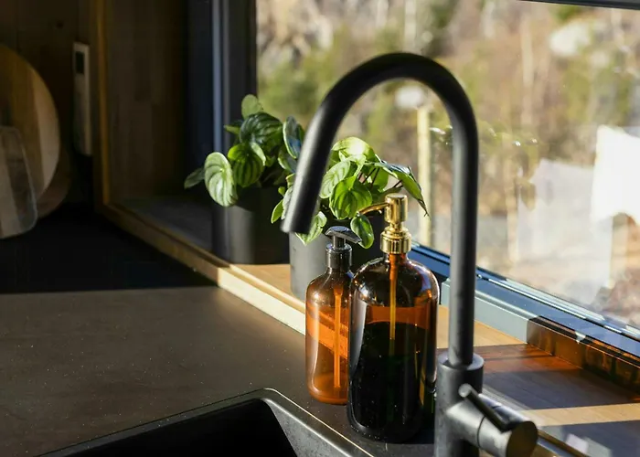 Cozy With View Over Avedalsvannet