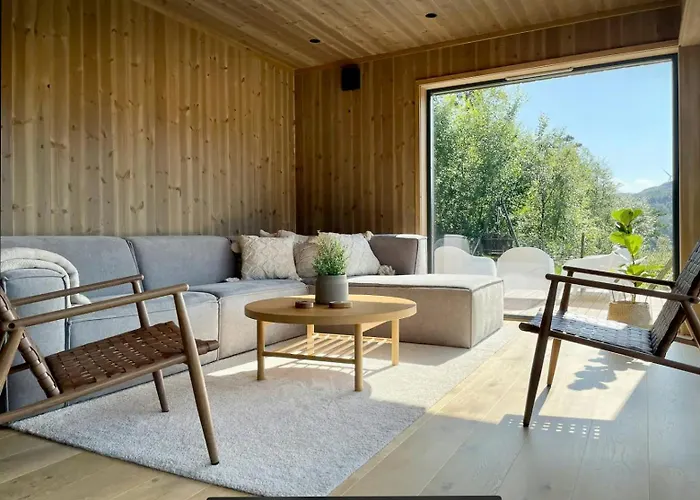 Cozy With View Over Avedalsvannet Feriehus