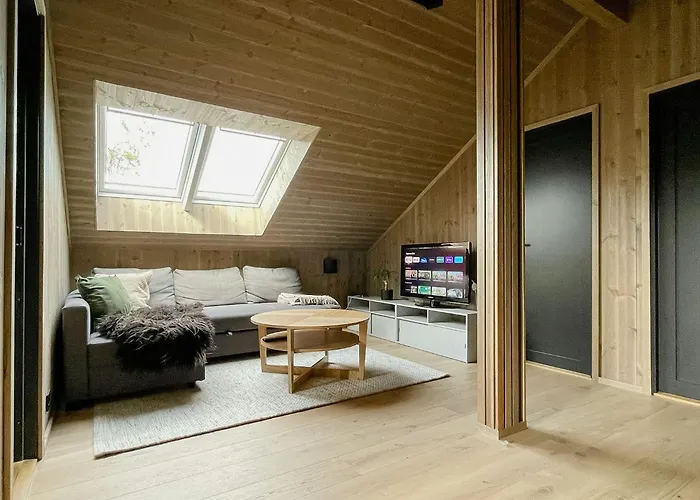 Cozy With View Over Avedalsvannet